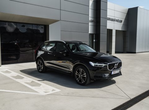 Volvo XC60 T6 AWD AT8 MOMENTUM