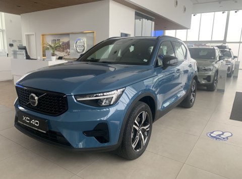 Volvo XC40 B4 AWD AT7 PLUS DARK