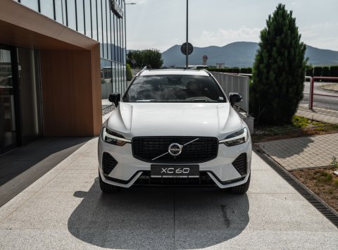 Volvo XC60 T8 RECHARGE eAWD AT8 R-Design