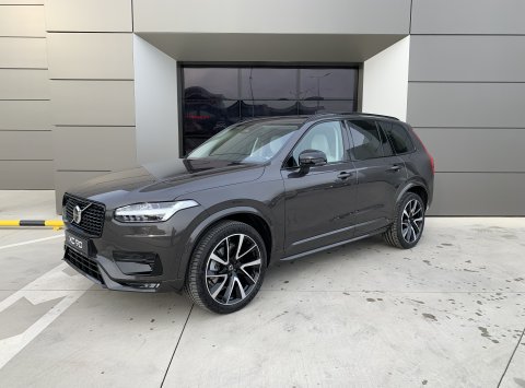 Volvo XC90 B5 (D) AWD Plus Dark 7-miestna verzia