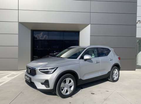 Volvo XC40 B4 AWD AT7 PLUS BRIGHT
