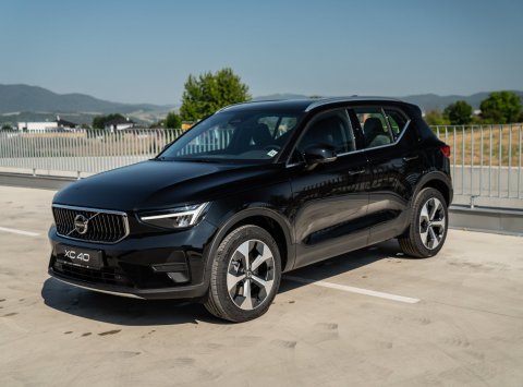 Volvo XC40 B3 AT7 PLUS BRIGHT