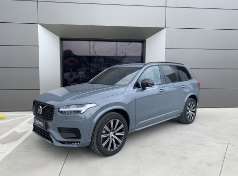 Volvo XC90 B5 (D) AWD Plus Dark 7-miestna verzia