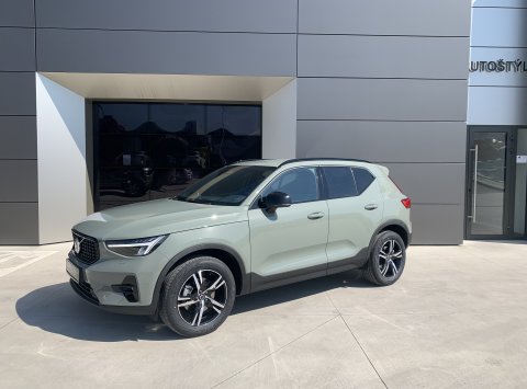 Volvo XC40 B3 AT7 PLUS DARK