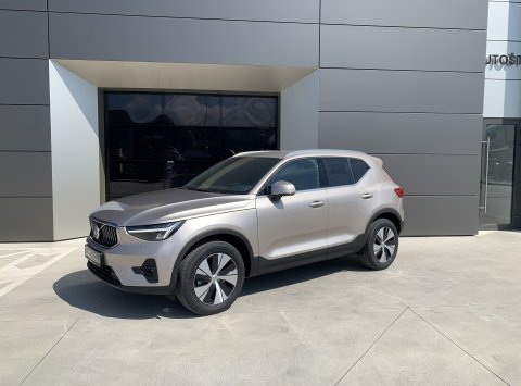 Volvo XC40 B4 AWD AT7 PLUS BRIGHT