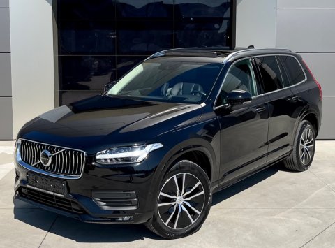 Volvo XC90 B5 AWD AT8 MOMENTUM PRO 7s.