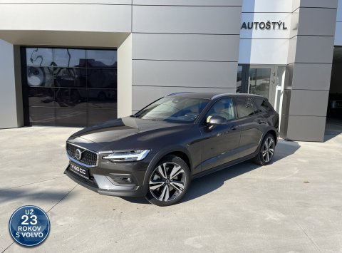 Volvo V60 Cross Country B5 AWD PLUS BRIGHT Mild-Hybrid benzín