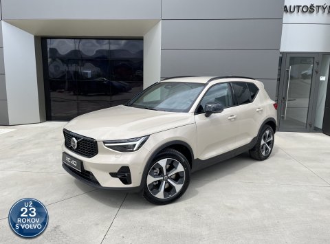Volvo XC40 B3 AT7 PLUS DARK