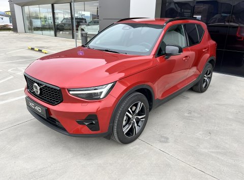 Volvo XC40 B4 AT7 PLUS DARK
