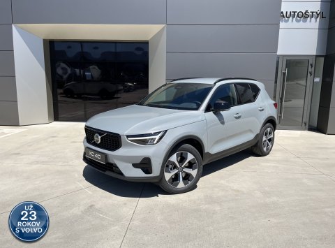 Volvo XC40 B3 AT7 PLUS DARK