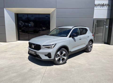 Volvo XC40 B3 AT7 PLUS DARK