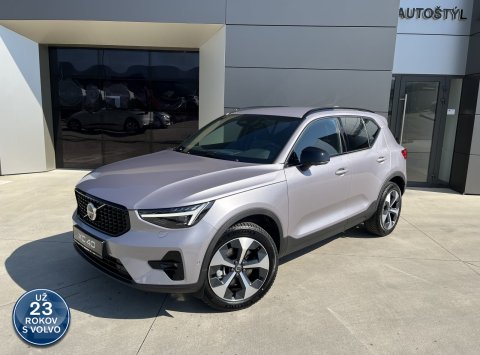 Volvo XC40 B3 AT7 PLUS DARK