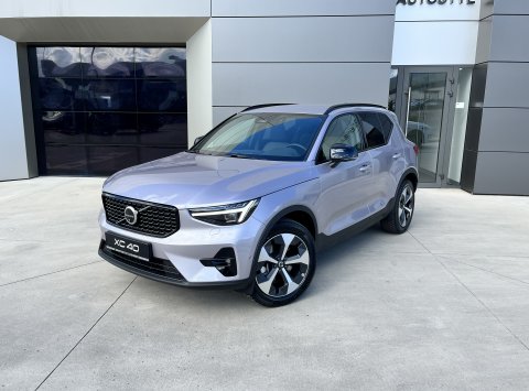 Volvo XC40 B3 PLUS DARK
