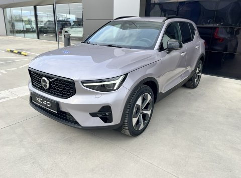 Volvo XC40 B3 PLUS DARK