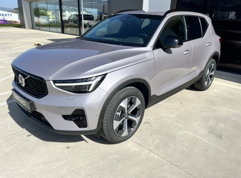 Volvo XC40 B4 PLUS DARK