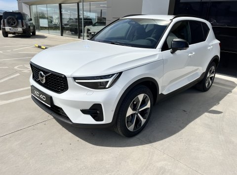 Volvo XC40 B3 PLUS DARK