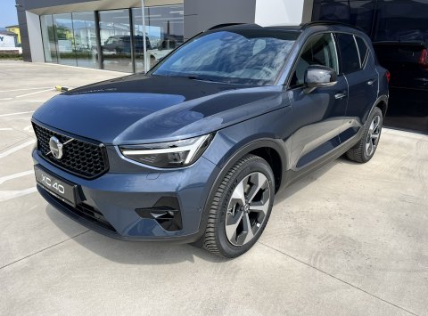 Volvo XC40 B3 PLUS DARK